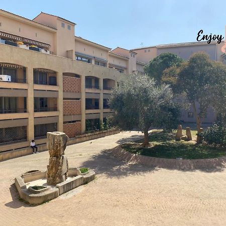 Au Pied Du Chateau De L'Emperi Σαλόν-ντε-Προβάνς Εξωτερικό φωτογραφία